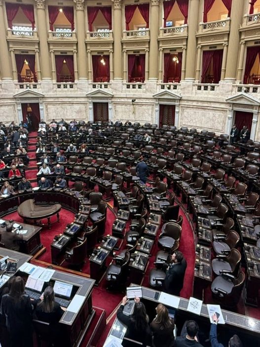 El oficialismo impidió la interpelación a Adorni en Diputados
