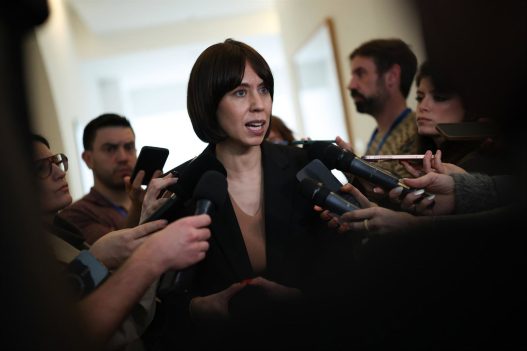 La ministra Morant asegura que no aceptaría joyas de Zapatero